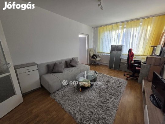 Debreceni eladó 70 nm-es lakás