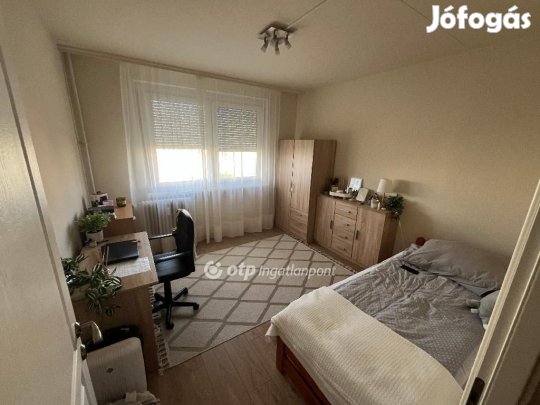 Debreceni eladó 72 nm-es lakás