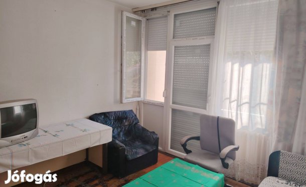 Debreceni külön bejáratú erkélyes szoba Nagyerdőtől 100 méterre kiadó