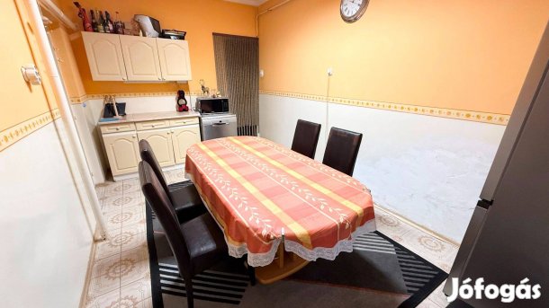 Debreceni úton családi ház eladó