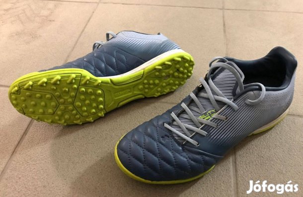 Decathlon fiú foci cipő 41-es