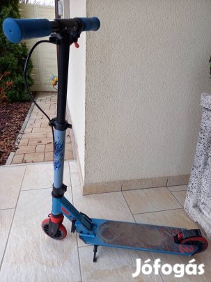 Decathlonban vásárolt oxelo MID-5 használt gyerekroller.