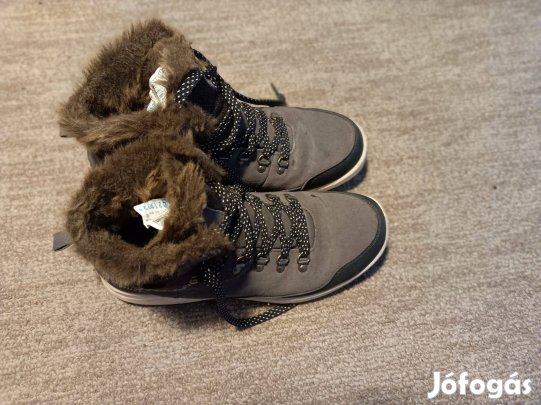 Decathlonos 40-es női téli túracipő eladó