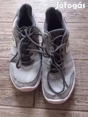 Decathlonos sport cipő 40 méret