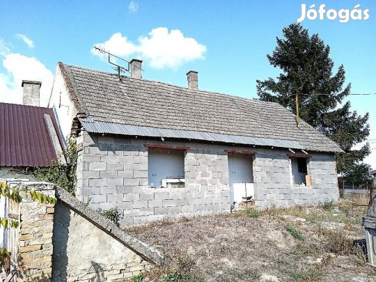 Dégi 47 nm-es ház eladó
