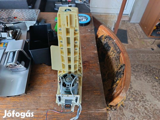 Dehlongi Primadonna Elmelő Motor