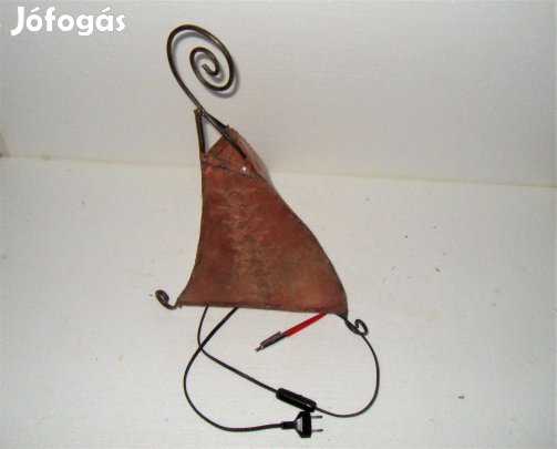 Dekor lámpa eladó, vas vázon bőr borítással, hangulat lámpa