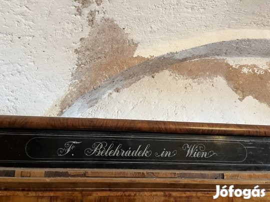 Dekoráció régi zongora eleme