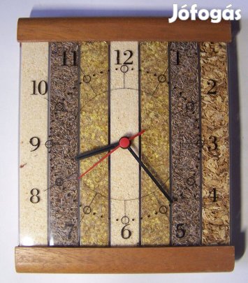 Dekorációs falióra (növényi anyagokkal telt rekeszekkel)