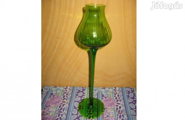 Dekoratív, magas, filigrán, zöld üvegkehely