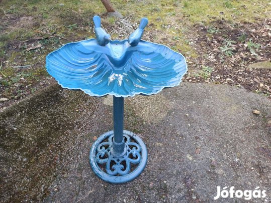 Dekoratív és rusztikus kivitelűmadárfürdető