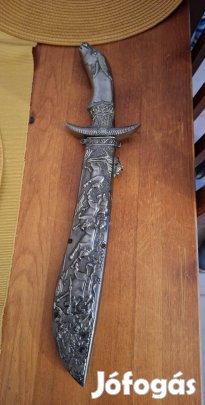 Dekoratív fém dísztárgy hüvellyel