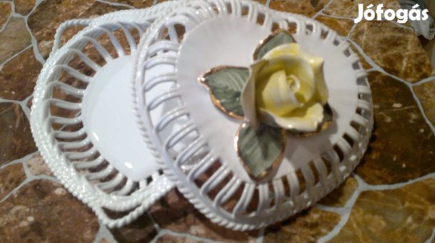 Dekoratív rózsás bonbonier