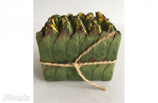 Dekoratív sárga rózsa csokor papírból, asztali dísz, dekoráció