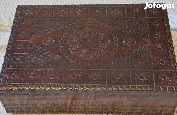 Dekoratív vésett mintás díszdoboz