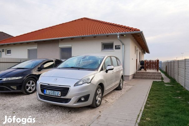 Délegyházán 73nm-es cs.ház