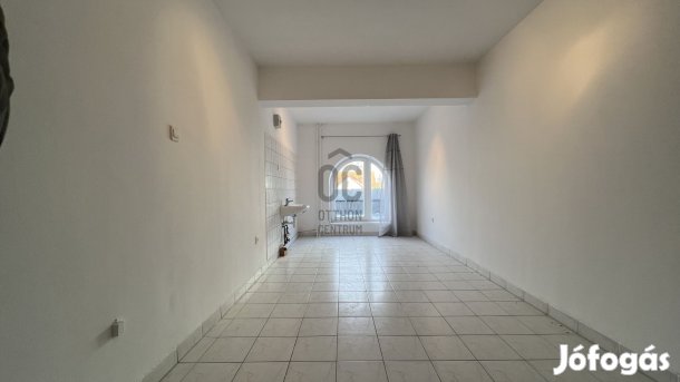 Déli városrészen üzlethelyiség