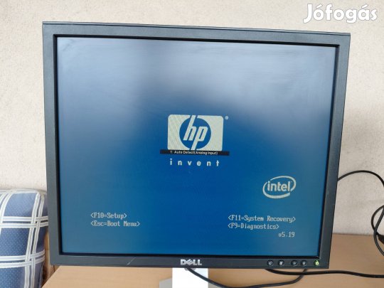 Dell 19 colos LCD monitor kábeleivel 