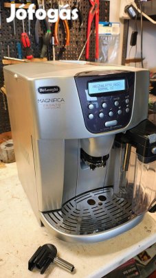 Delonghi Magnifica Pronto tejkancsós kávéfőző gép