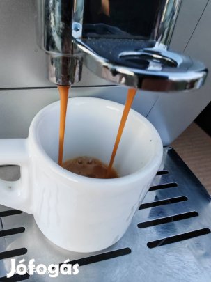Delonghi újszerű jól működő automata daralós kavéfőző 