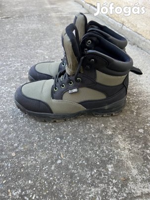 Delphin Squad bakancs 42