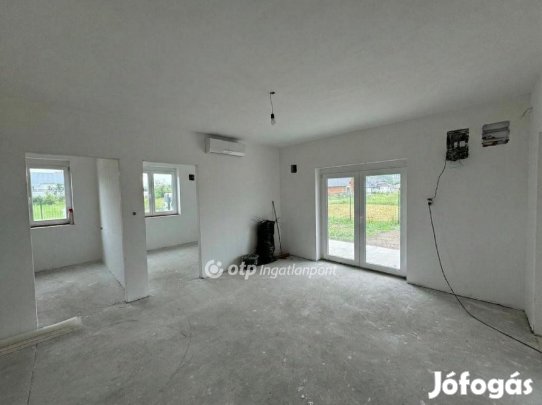 Demjéni 200 nm-es ház eladó