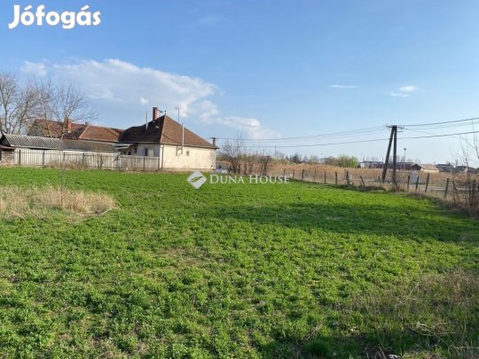 Derecske központhoz közeli részén telek ELADÓ!