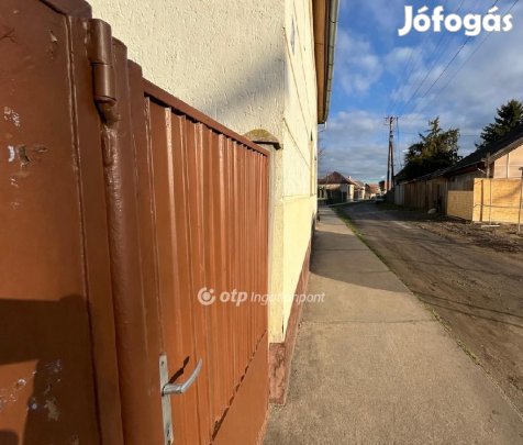 Derecskei 127 nm-es ház eladó