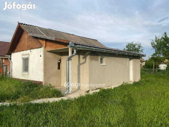 Derecskei 46 nm-es ház eladó