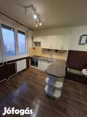 Derék utcai 63 nm-es 3 zobás lakás