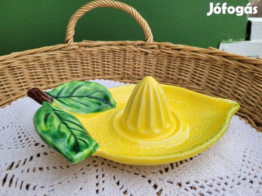 Design vintage portugál sárga és zöld majolika citromfacsaró