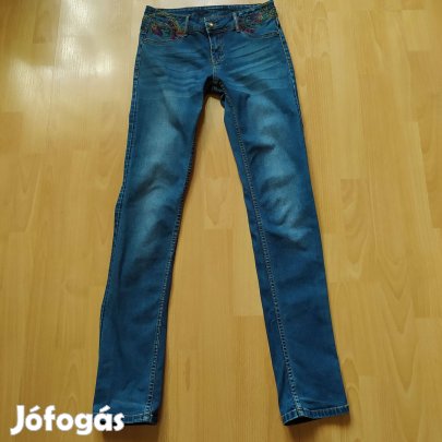 Desigual márkás rugalmas női farmernadrág 26