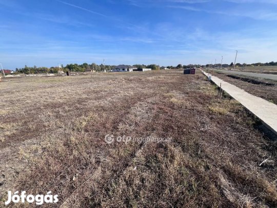 Deszki eladó 827 nm-es telek