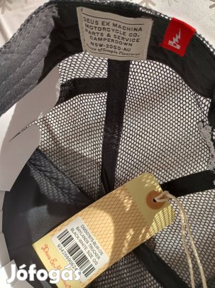 Deus ex machina sapka