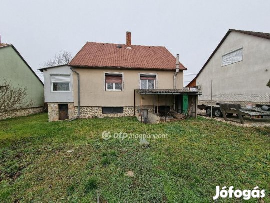 Devecseri 111 nm-es ház eladó