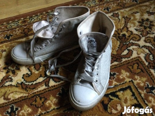 Devergo ezüst színű tornacipő, kiváló