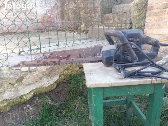 Dewalt/Elu 1350 wattos téglavágó aligátorfűrész, jó lapokkal