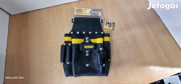 Dewalt szerszámtartó övre fűzhető