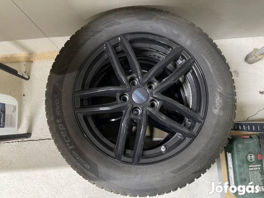 Dezent alufelni téli gumival