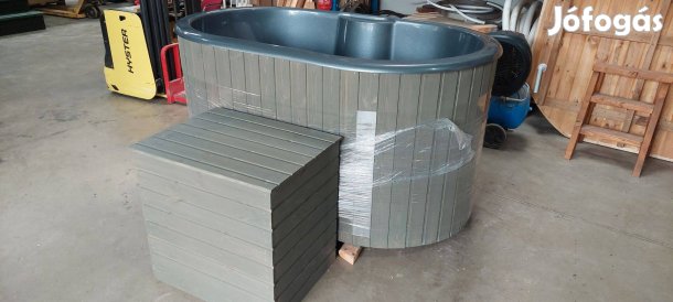 Dézsafürdő dézsa hot tub