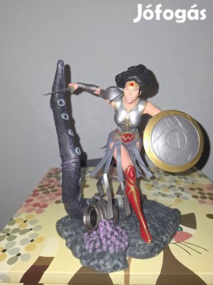 Diamond Select Gallery Szobor Woman