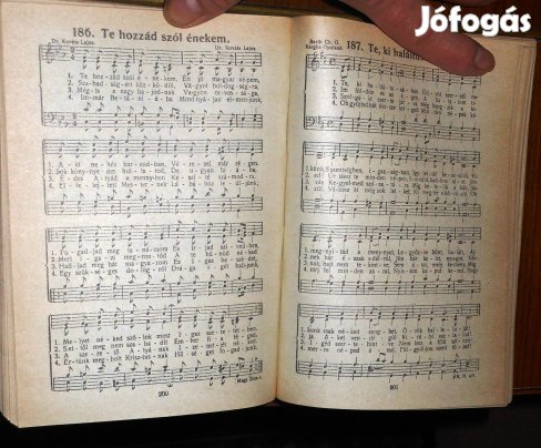 Dicsérjétek Istent, kóruskönyv