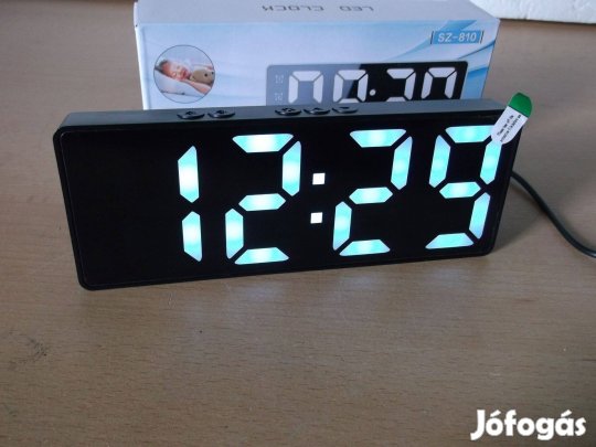 Digitális LED ébresztő óra hangaktiválás funkcióval