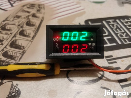 Digitális időzítő kapcsoló DC 12 Volt és aktív 12 V kimenet