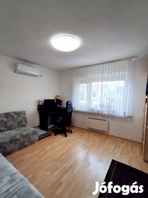Dinnyés, Központi utca, 95 m2-es, családi ház, 3+2 szobás, felújított
