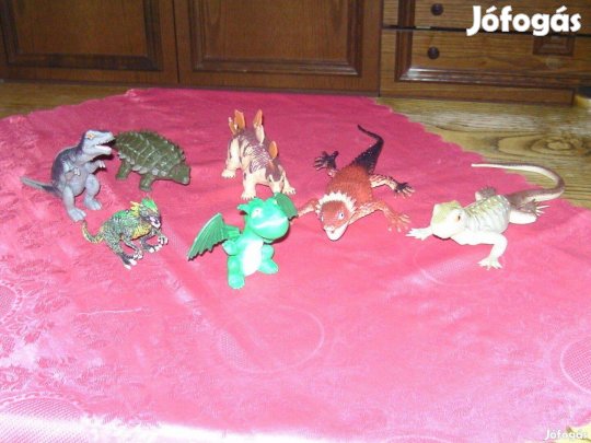 Dinoszaurusz figurák