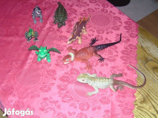 Dinoszaurusz figurák