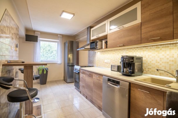 Diósd, Homokos utca, 120 m2-es, családi ház, 3 szobás, felújított /