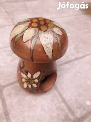 Diótörő emléktárgy, fa