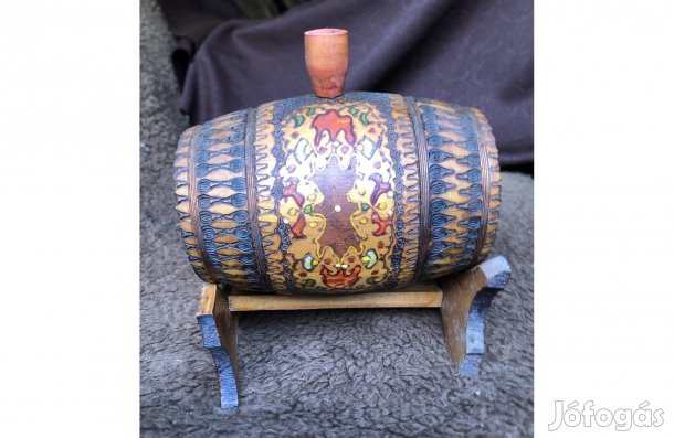 Dísz hordó ,festett,faragott 3800 Ft :Lenti